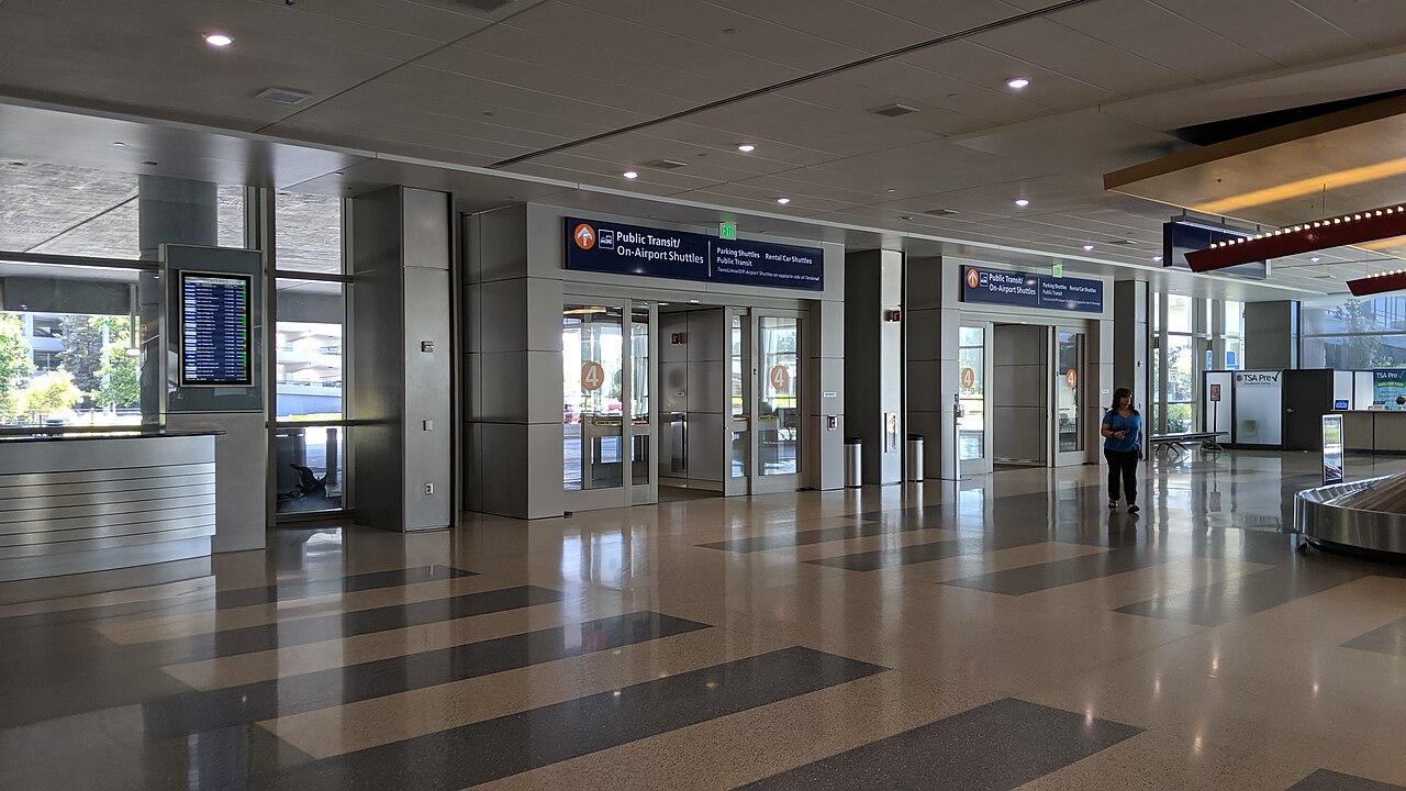 Lady Bird filming location: Sacramento International Airport