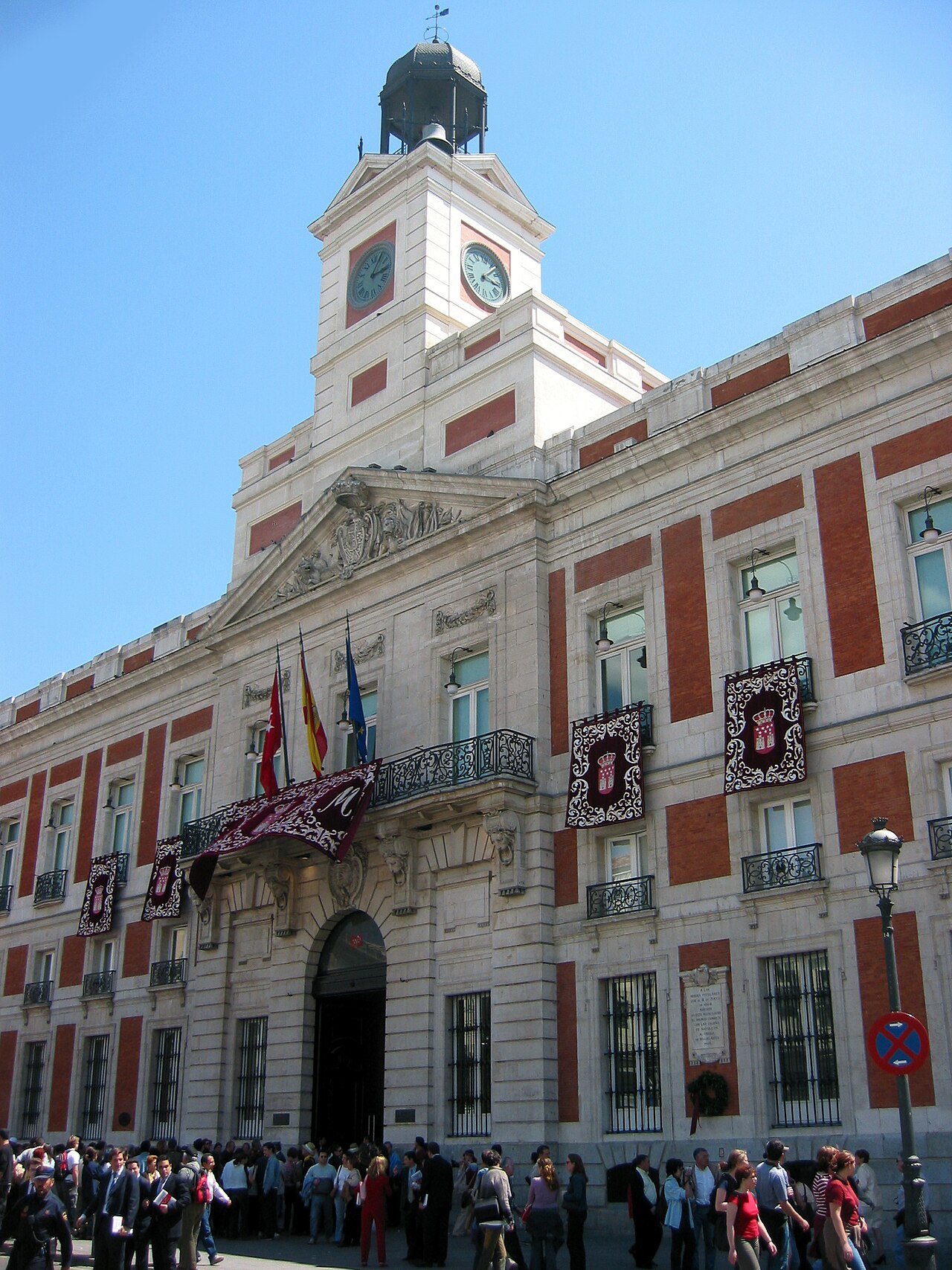 Warrior Nun filming location: Reloj de la Puerta del Sol
