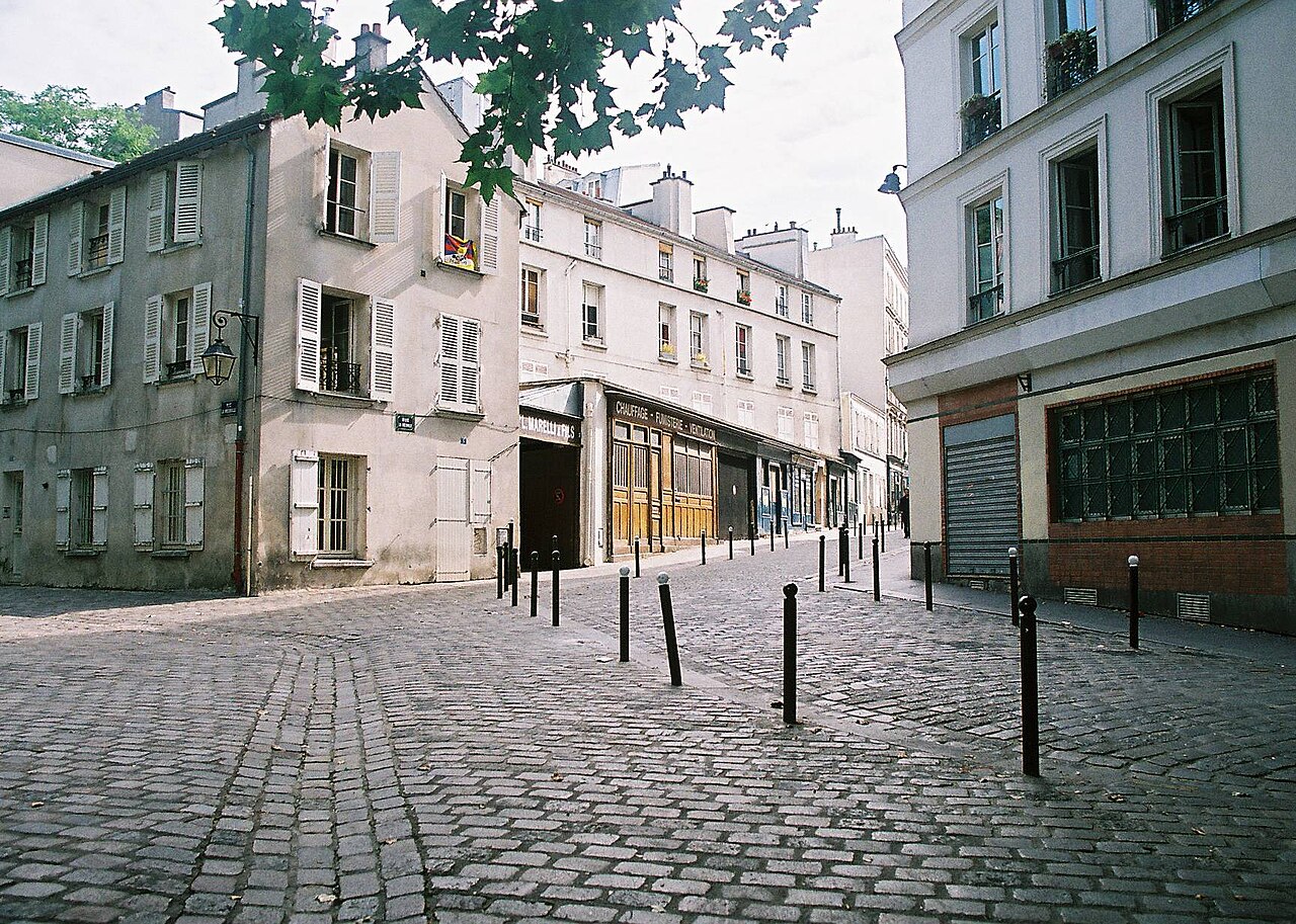 Amélie filming location: Place des Abbesses