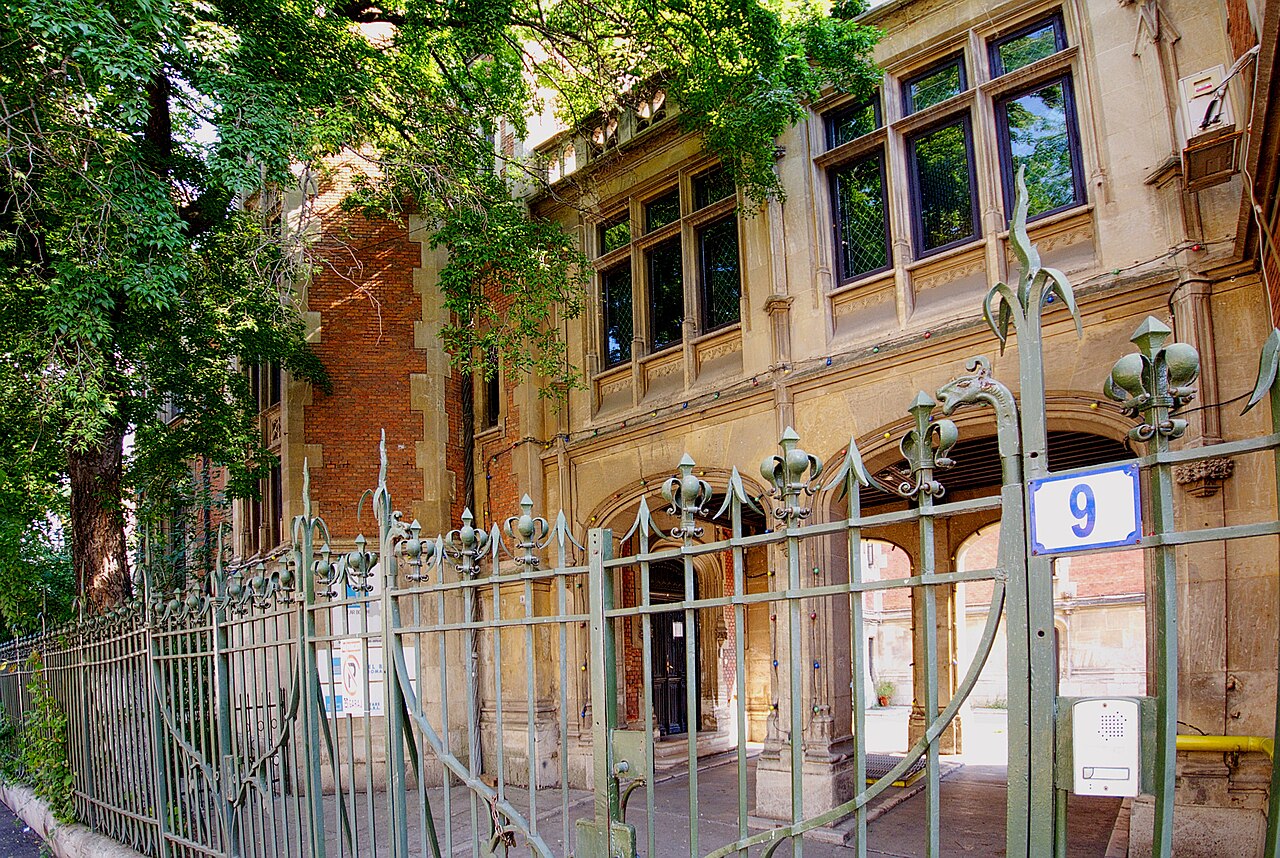 Wednesday filming location: Niculescu-Dorobanțu House