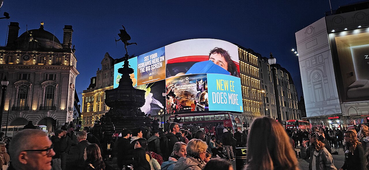 28 Days Later filming location: Piccadilly Circus