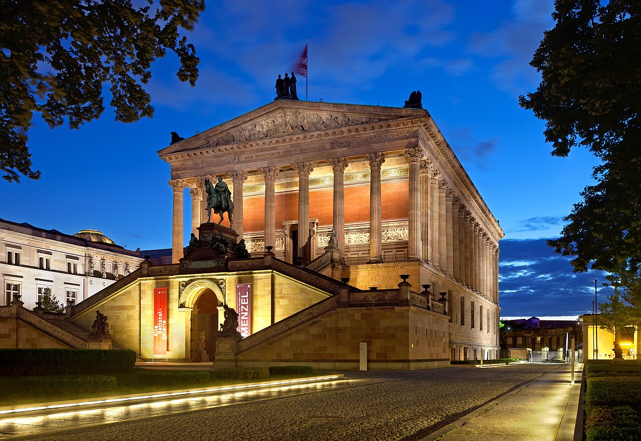 Berlin - Alte Nationalgalerie abends