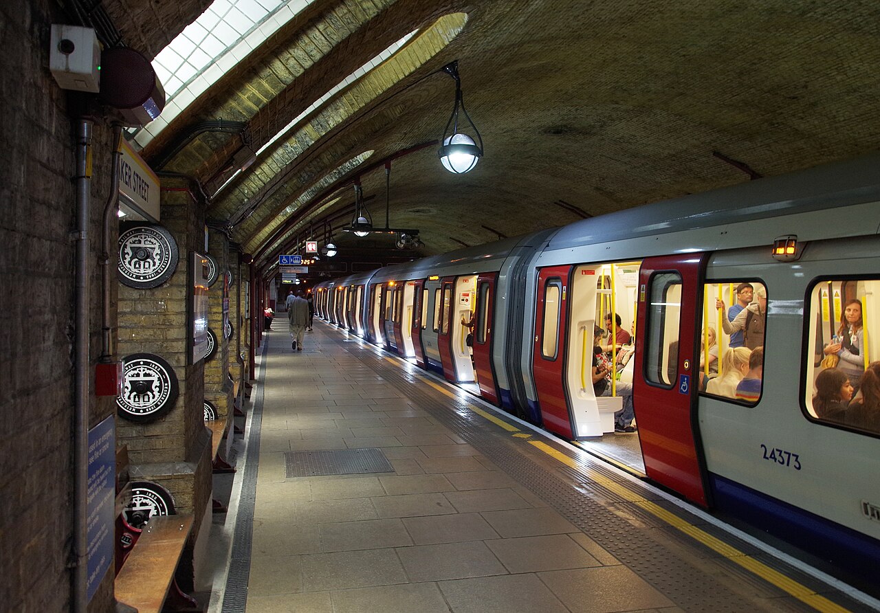 London - Baker Street tube station MMB 19 S Stock