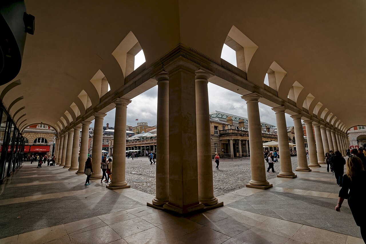 The Crown filming location: Royal Opera House