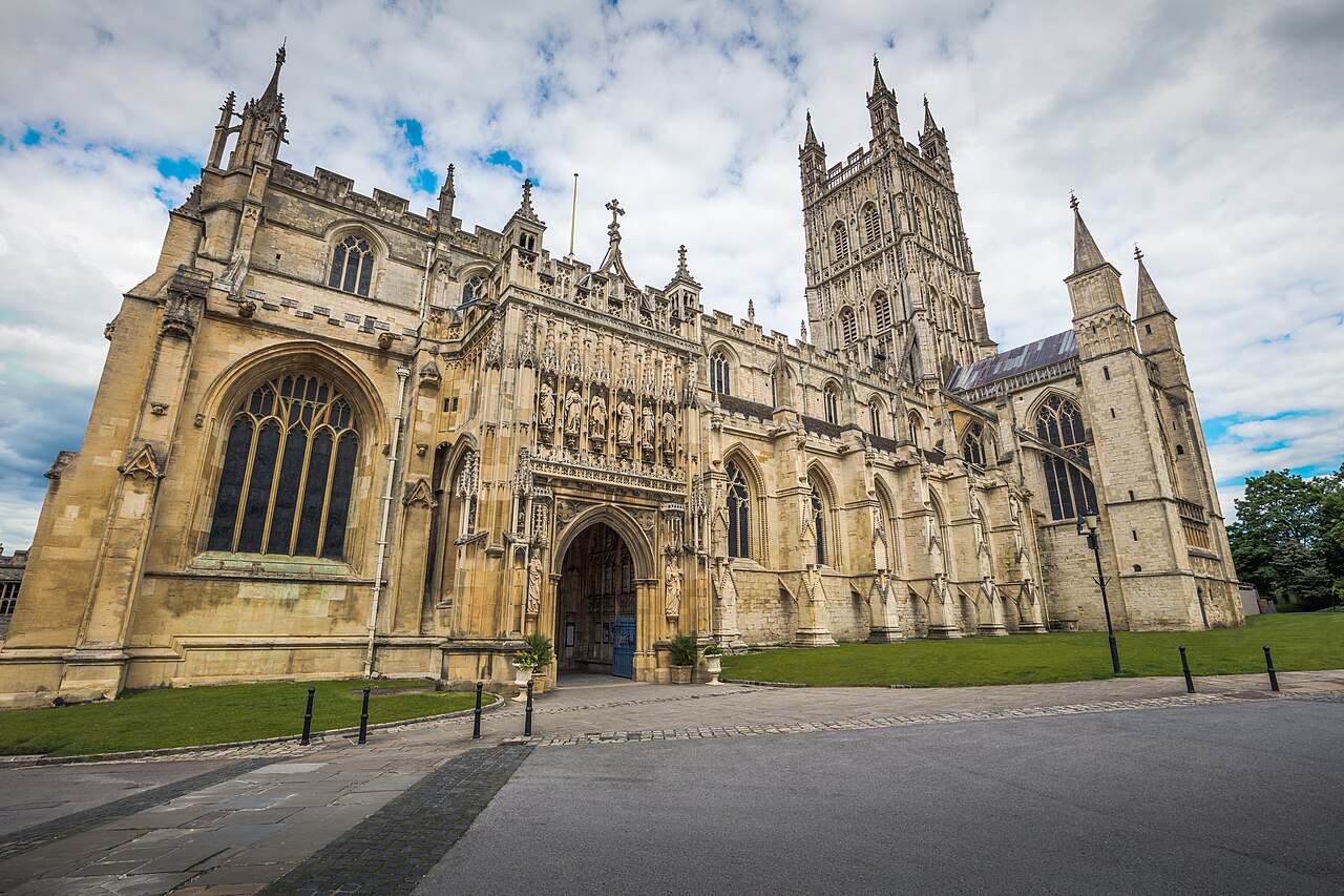 Harry Potter and the Chamber of Secrets filming location: Gloucester Cathedral