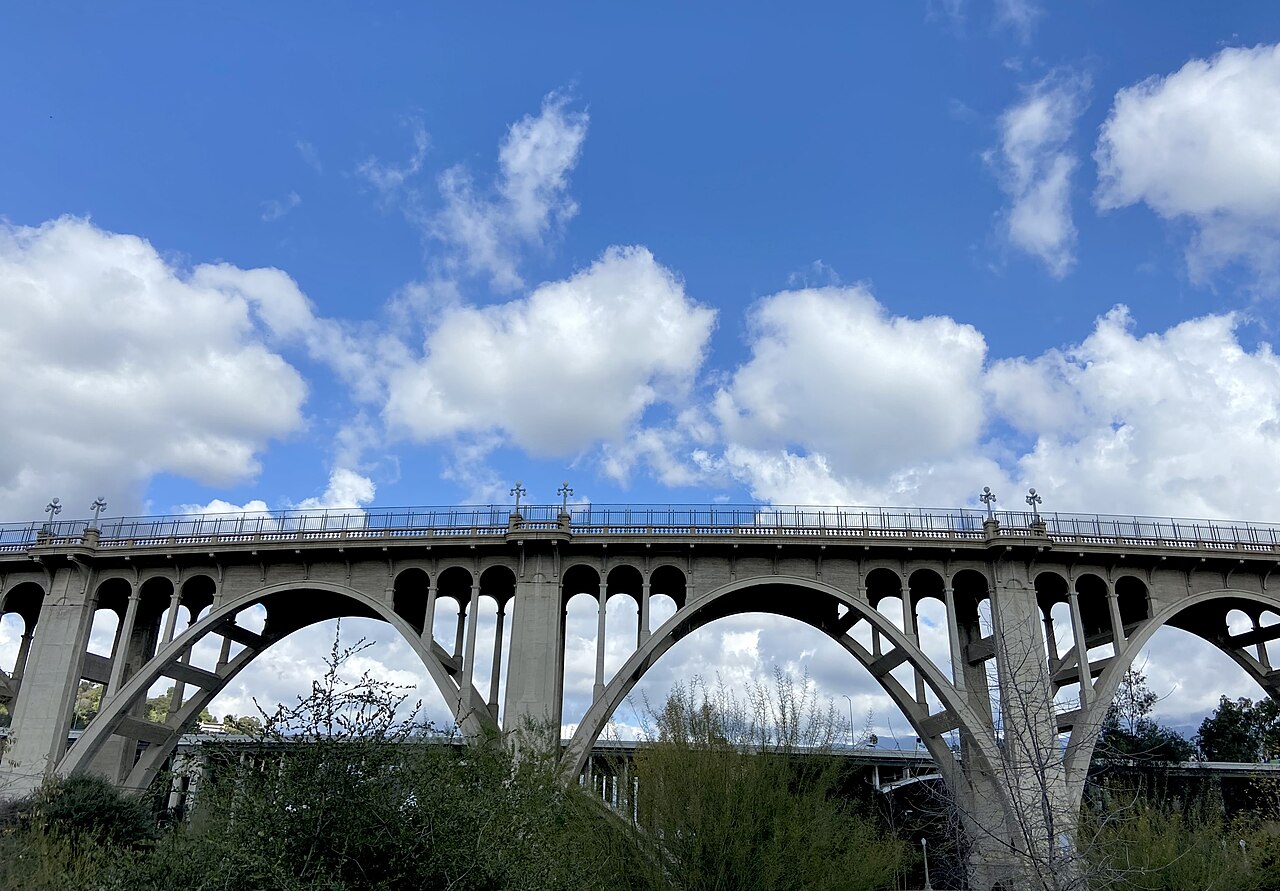 La La Land filming location: Colorado Street Bridge