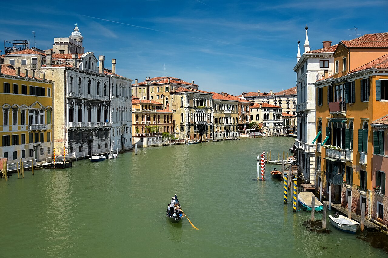 Casino Royale filming location: Ponte dell'Accademia