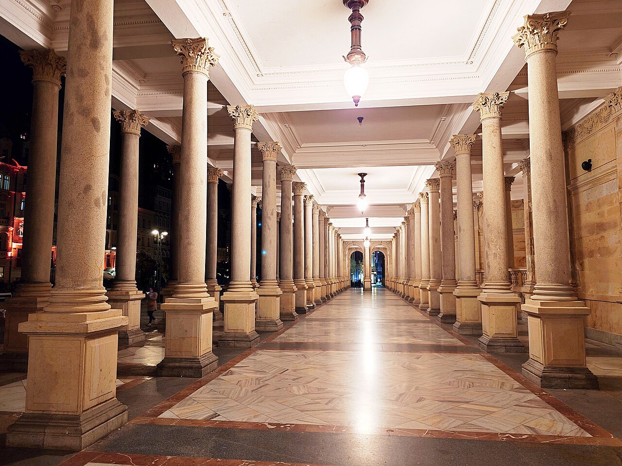 Casino Royale filming location: Mlýnská kolonáda