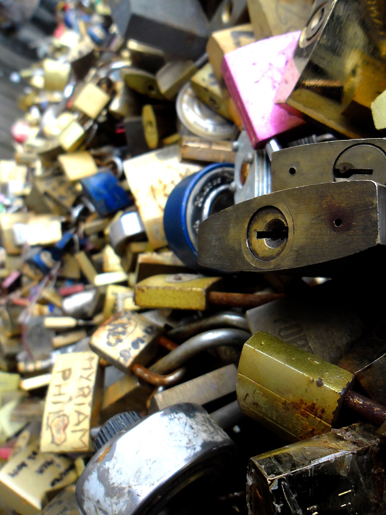 The Bourne Identity filming location: Pont des Arts