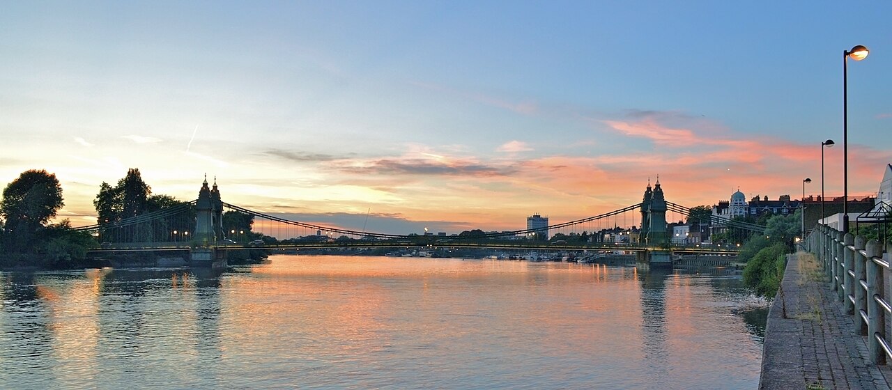 No Time to Die filming location: Hammersmith Bridge